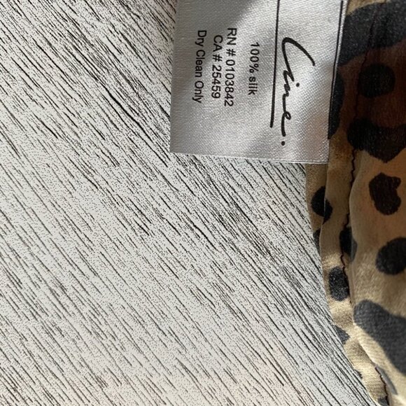 𝅺LINE silk leopard print tank top - Picture 7 of 7